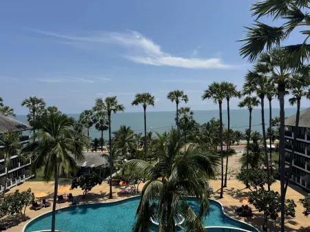 Pattawia Resort & Spa, Pranburi Отели рядом с достопримечательностью «Wat Wang Yao»