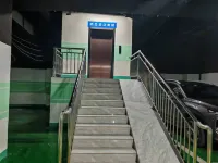 棲亜ホテル XIYA（六盤水高速鉄道駅人民広場） - 駐車場