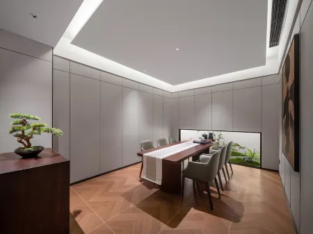 Zhengzhou Gaoxin Juyue Hotel (Zhengzhou University) Отели рядом с достопримечательностью «Zhengzhou University of Light Industry (Shuiniuzhang)»