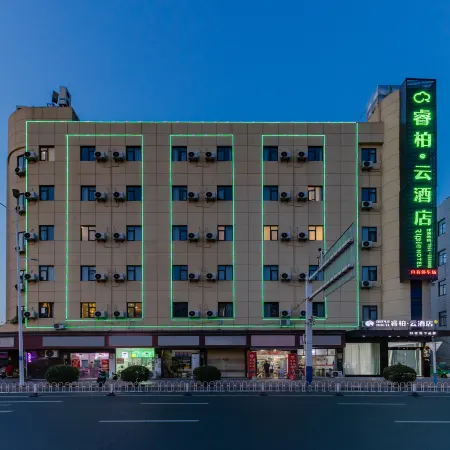 Home Inn Baiyun Hotel (Anqing Yingbin Road High-speed Railway Station)