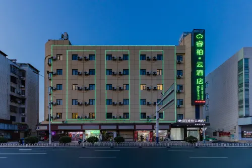 Home Inn Baiyun Hotel (Anqing Yingbin Road High-speed Railway Station)