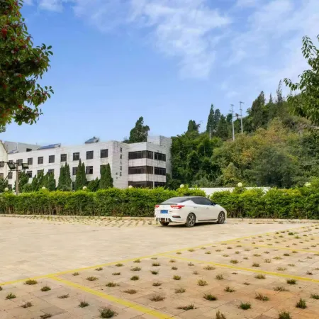 Luxi Qixi Bieyuan Homestay (Alu Ancient Cave Branch)