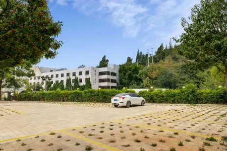 Luxi Qixi Bieyuan Homestay (Alu Ancient Cave Branch) Отели в г. Луси