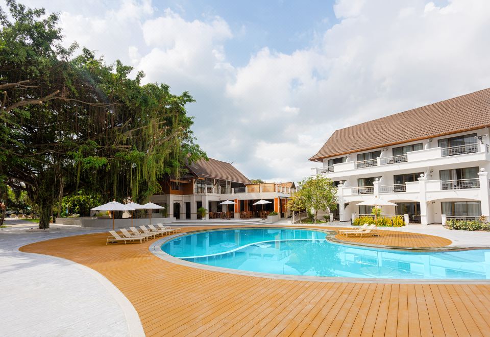 Pinnacle Grand Jomtien Resort and Beach Club Over view