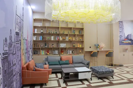 Dream Enjoy Hotel Отели рядом с достопримечательностью «Shuangbi Square»