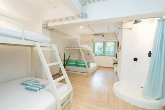 ห้องเพื่อนหรือห้องครอบครัว (สูงสุด 6 คน)