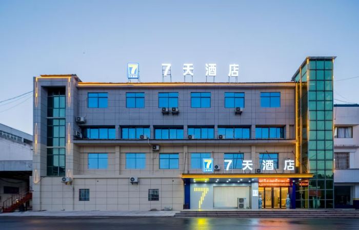 7Days Inn Hotel (Yichun Tonggu South City East Road Bus Station)