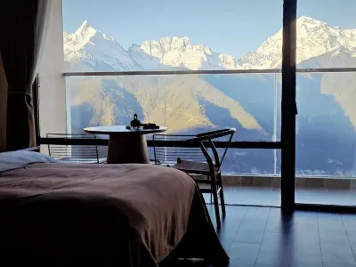 Guanjing Tiantang Hotel Hotels near Meili Snow Mountain National Park - Sunrise on the Golden Mountain