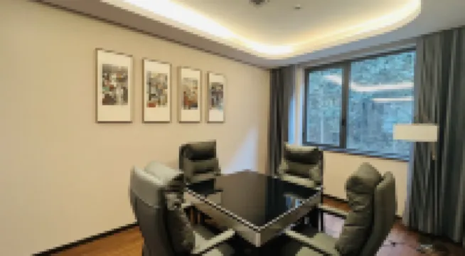 Rezen Dongshan Longyue (Longmen Station Longmen Grottoes)