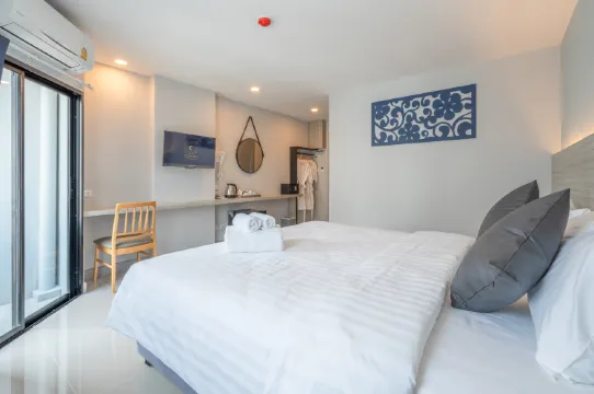 ห้องดีลักซ์ เตียงใหญ่ 1 เตียง