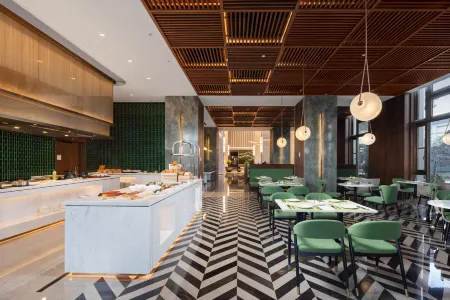 Hilton Garden Inn Shanghai High-Speed East Railway Station Отели рядом с достопримечательностью «Nanhui University Town»