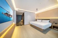Sea Blue Hotel（Qianjiang New City Raffles City Center ）
