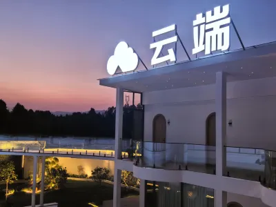 cloud hotel