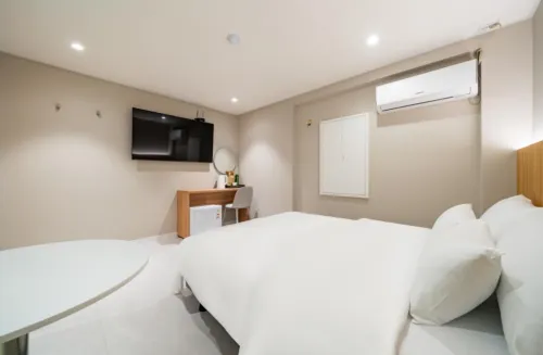 CREAM HOTEL Hotels in Guri-si