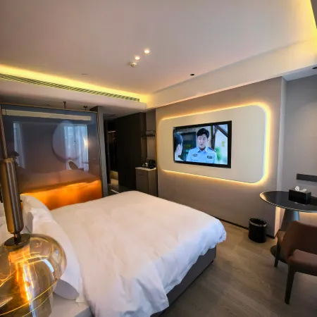 Yili Huacheng Hotel (Liuxing Street)