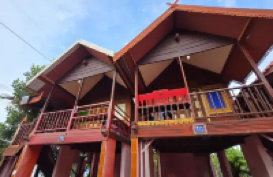 Ruean Mai KhiangLe Songkhla Hotels near Wat Khok Piew