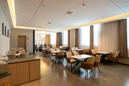 Artux Yiju Hotel (Kezilesu Kirghiz Autonomous Prefecture Museum) Отели рядом с достопримечательностью «Beishan Qiyuan»