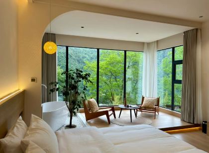 WOLONGJIANGUISHANZHUANG