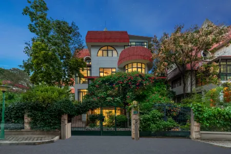 PuYuan Laoyangfang Huayuan GuestHouse (Xi'an Library Metro Station) Отели рядом с достопримечательностью «Xi'an Consulate Area»