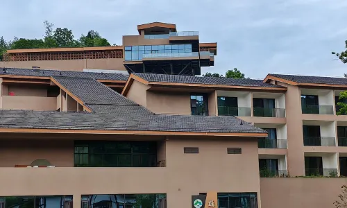 Jianmenguan Xiongguan Yougu Resort Hotel