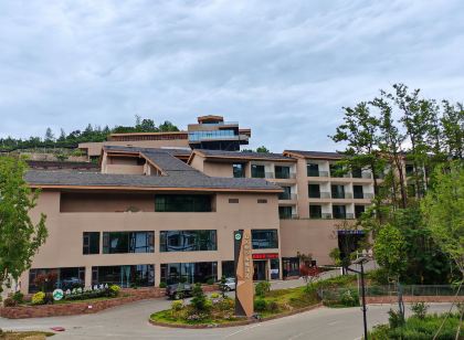 Jianmenguan Xiongguan Yougu Resort Hotel