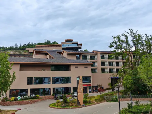 Jianmenguan Xiongguan Yougu Resort Hotel Hotels in Jiange