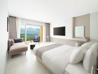 Hanwha Resort Seorak Sorano Hotels near Sinheungsa Temple