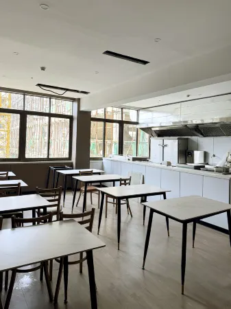 MONA HOTEL Отели рядом с достопримечательностью «Xingyang People's Park»