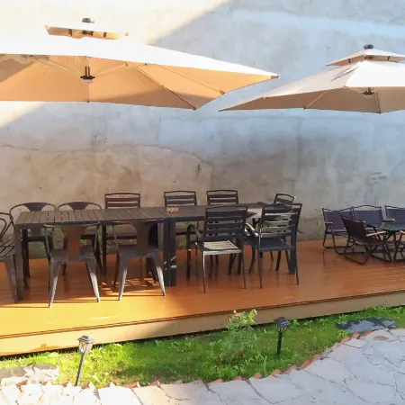 Beige Homestay (Yining Airport Railway Station)