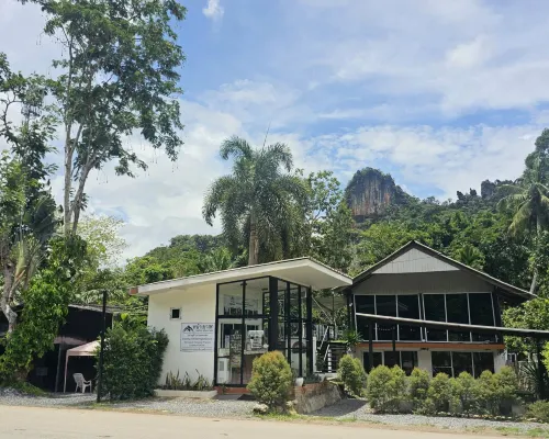 Nahm Khao Sok Hostel and Camping Hotels in Phanom