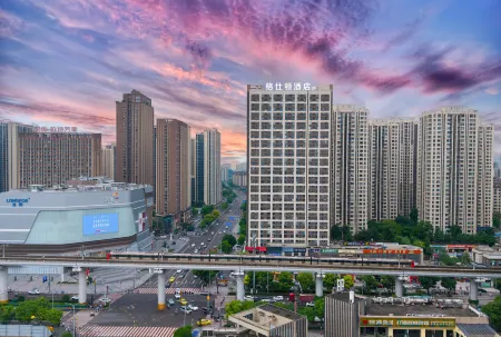 Yihao Garden Hotel (Chongqing Weidian Park Subway Station Longhu High-tech Tianjie) Отели рядом с достопримечательностью «Chongqing University of Posts and Telecommunications (University City Teaching Area)»