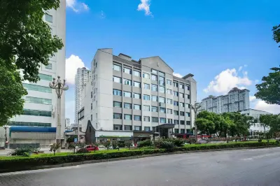 Kaili Elegant Restaurant Hotel(State People's Hospital) Hotels near Kaili Miao-Dong Customs Park