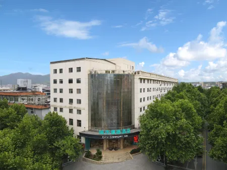 City Comfort Inn Hotel (Shiyan Yunxi Huangshan Park) Отели в г. Юнси