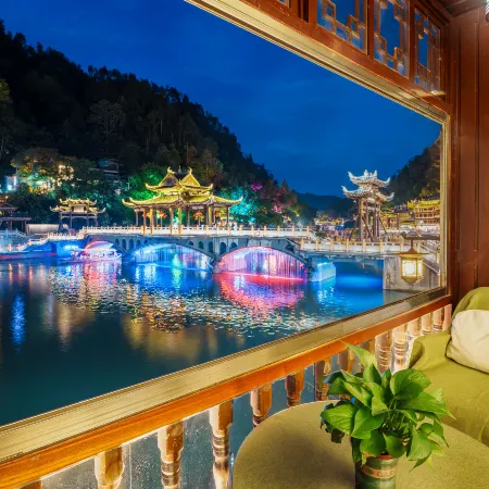 Yueying Tuojiang Riverview Homestay(Phoenix Ancient City)
