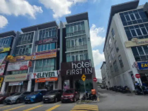 First In Hotel Hotel di Tanjung Dua Belas