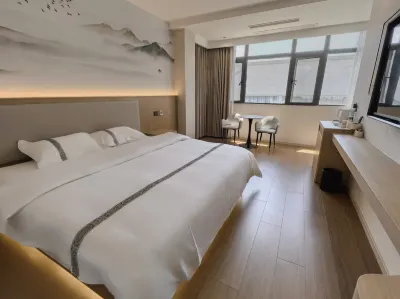 Jiating Hotel (Zhaotong Financial Center) Hotels near Luo Binghui Square