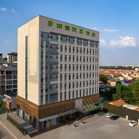 Ldyllic Holiday Inn Hotel