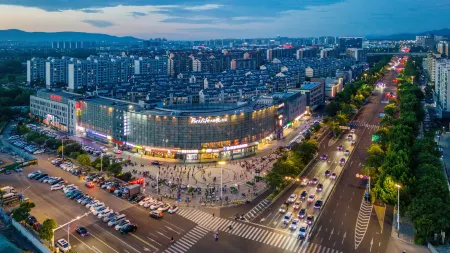 Qingmu Platinum Hotel (Nanjing Dongshan Headquarters Business Park Hongyun Avenue) Отели рядом с достопримечательностью «Nanjing Institute of Engineering (Jiangning Campus)»