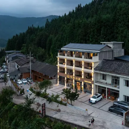 BAOHE Hotel· A Lakeside Private Hot Spring Retreat