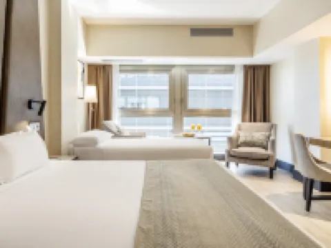 Ilunion Málaga マラガのホテル