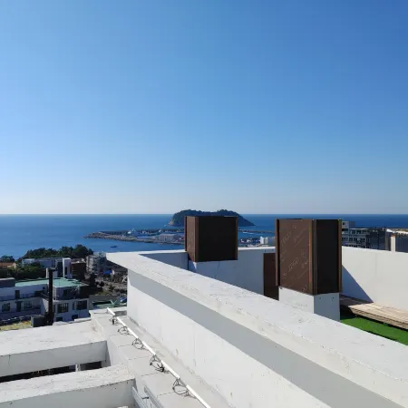 Cornerstone Hotel Jeju Отели рядом с достопримечательностью «Водопад Вонан»