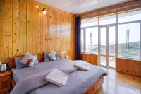 Young Monk Hostel & Cafe Dharamkot