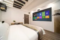 Time Light Enjoyment Hotel (Yiyang Medical College Hunan City University)
