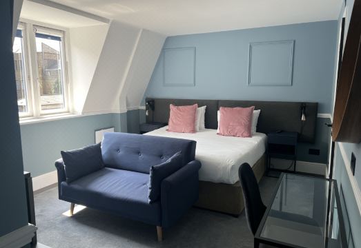 더 보로우 객실