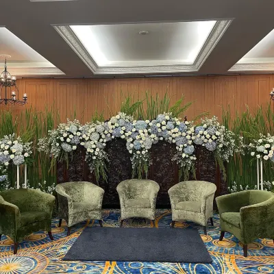 Toeti Roosseno Plaza Hotels near Mampang