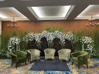 Toeti Roosseno Plaza