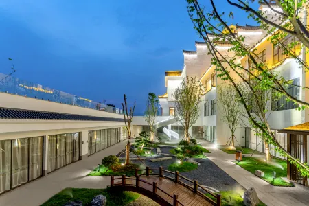 Argyle Resort Dongjianghu Отели в г. Цзысин