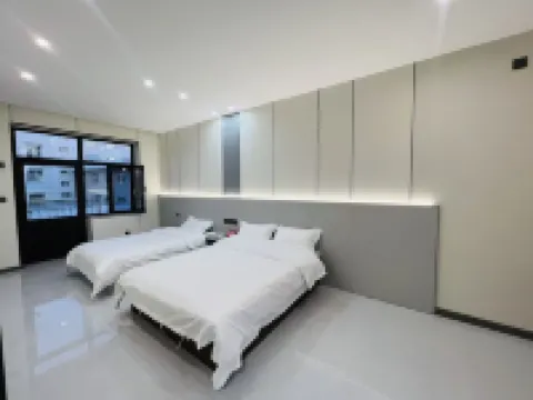 Jinyanju Homestay Hotels in Dai County