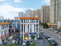 Crystal Orange Hotel (Jiangning University Town Jiaoyuan Metro Station Branch) Hotels near Communication University of China Nanjing Library