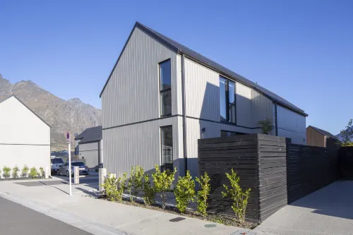 Modern 3BR Home, Mountain View, Family Stay, Wi-Fi -  Holiday Villas